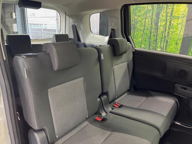 シエンタ ハイブリッドＧ　８型ディスプレイオーディオ　両側電動スライドドア　全周囲カメラ　１００Ｖ電源　衝突軽減装置　レーダークルーズ　禁煙車　コーナーセンサー　スマートキー　ＬＥＤヘッド　ＥＴＣ　オートマチックハイビーム（8枚目）