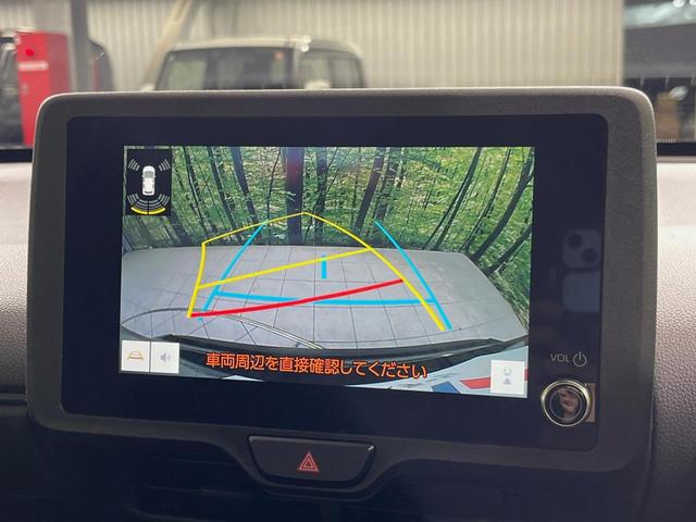 ヤリスクロス Ｘ　純正８型ディスプレイオーディオ　バックカメラ　衝突軽減装置　ＥＴＣ　スマートキー　レーダークルーズ　ステアリングスイッチ　オートマチックハイビーム　車線逸脱警報　電動パーキングブレーキ　禁煙車（4枚目）