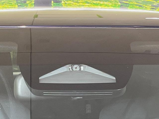 ヤリスクロス Ｘ　純正８型ディスプレイオーディオ　バックカメラ　衝突軽減装置　ＥＴＣ　スマートキー　レーダークルーズ　ステアリングスイッチ　オートマチックハイビーム　車線逸脱警報　電動パーキングブレーキ　禁煙車（5枚目）