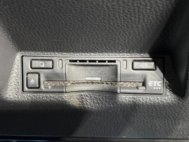 ヤリスクロス Ｘ　純正８型ディスプレイオーディオ　バックカメラ　衝突軽減装置　ＥＴＣ　スマートキー　レーダークルーズ　ステアリングスイッチ　オートマチックハイビーム　車線逸脱警報　電動パーキングブレーキ　禁煙車（6枚目）