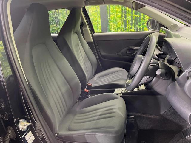 ヤリスクロス Ｘ　純正８型ディスプレイオーディオ　バックカメラ　衝突軽減装置　ＥＴＣ　スマートキー　レーダークルーズ　ステアリングスイッチ　オートマチックハイビーム　車線逸脱警報　電動パーキングブレーキ　禁煙車（8枚目）