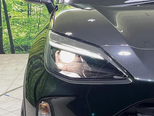 ヤリスクロス Ｘ　純正８型ディスプレイオーディオ　バックカメラ　衝突軽減装置　ＥＴＣ　スマートキー　レーダークルーズ　ステアリングスイッチ　オートマチックハイビーム　車線逸脱警報　電動パーキングブレーキ　禁煙車（12枚目）