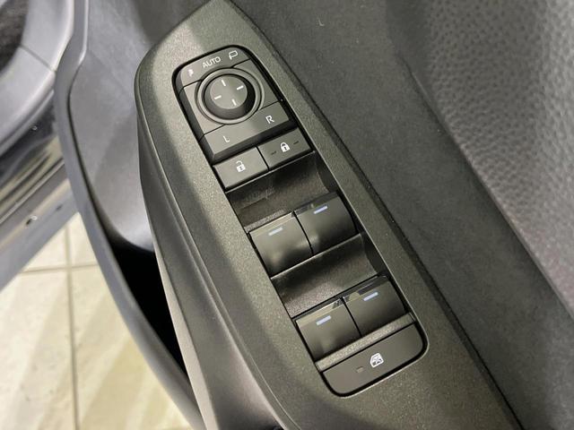 ヤリスクロス Ｘ　純正８型ディスプレイオーディオ　バックカメラ　衝突軽減装置　ＥＴＣ　スマートキー　レーダークルーズ　ステアリングスイッチ　オートマチックハイビーム　車線逸脱警報　電動パーキングブレーキ　禁煙車（35枚目）