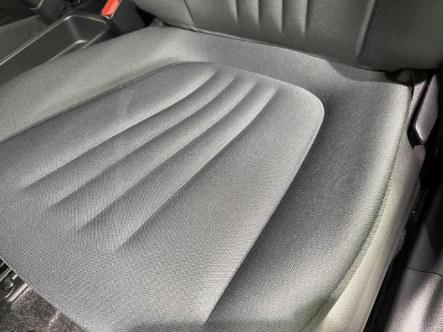 ヤリスクロス Ｘ　純正８型ディスプレイオーディオ　バックカメラ　衝突軽減装置　ＥＴＣ　スマートキー　レーダークルーズ　ステアリングスイッチ　オートマチックハイビーム　車線逸脱警報　電動パーキングブレーキ　禁煙車（42枚目）