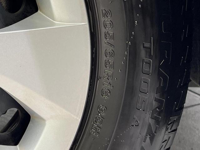 ヤリスクロス Ｘ　純正８型ディスプレイオーディオ　バックカメラ　衝突軽減装置　ＥＴＣ　スマートキー　レーダークルーズ　ステアリングスイッチ　オートマチックハイビーム　車線逸脱警報　電動パーキングブレーキ　禁煙車（54枚目）