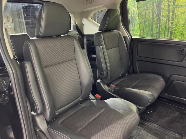 フリード Ｇ・ホンダセンシング　純正ナビ　バックカメラ　衝突言軽減装置　両側電動スライドドア　レーダークルーズ　禁煙車　ＬＥＤヘッド　革巻きステアリング　純正１５インチアルミ　シートヒーター　ＥＴＣ　スマートキー　車線逸脱警報（8枚目）