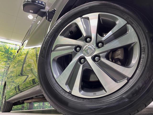 フリード Ｇ・ホンダセンシング　純正ナビ　バックカメラ　衝突言軽減装置　両側電動スライドドア　レーダークルーズ　禁煙車　ＬＥＤヘッド　革巻きステアリング　純正１５インチアルミ　シートヒーター　ＥＴＣ　スマートキー　車線逸脱警報（13枚目）