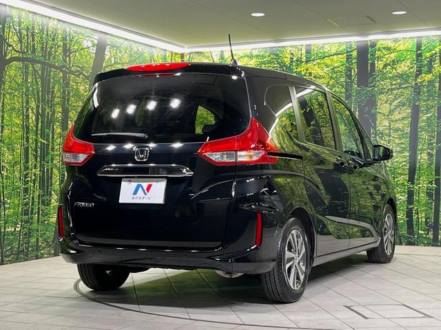 フリード Ｇ・ホンダセンシング　純正ナビ　バックカメラ　衝突言軽減装置　両側電動スライドドア　レーダークルーズ　禁煙車　ＬＥＤヘッド　革巻きステアリング　純正１５インチアルミ　シートヒーター　ＥＴＣ　スマートキー　車線逸脱警報（17枚目）