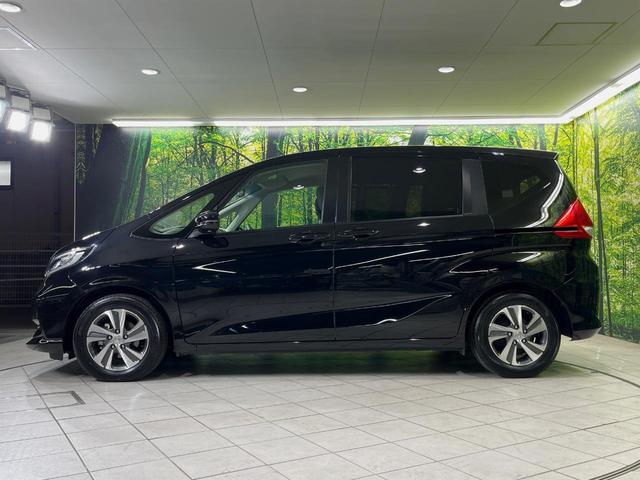 フリード Ｇ・ホンダセンシング　純正ナビ　バックカメラ　衝突言軽減装置　両側電動スライドドア　レーダークルーズ　禁煙車　ＬＥＤヘッド　革巻きステアリング　純正１５インチアルミ　シートヒーター　ＥＴＣ　スマートキー　車線逸脱警報（52枚目）