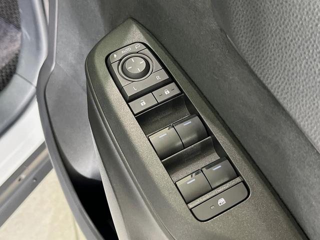 ヤリスクロス Ｚ　純正８型ナビ　全周囲カメラ　レーダークルーズ　衝突軽減装置　ブラインドスポットモニター　ＥＴＣ　ＬＥＤヘッド　純正１８インチアルミ　革巻きステアリング　ドラレコ　ステアリングスイッチ（40枚目）