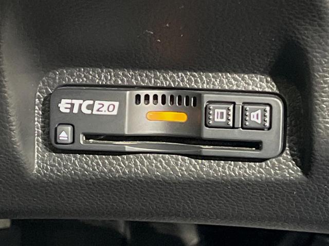 ヴェゼル ｅ：ＨＥＶ　Ｚ　メーカー９型ナビ　バックカメラ　衝突軽減装置　レーダークルーズ　禁煙車　パワーバックドア　シートヒーター　ハーフレザーシート　ドラレコ　コーナーセンサー　スマートキー　ＬＥＤヘッドライト　ＥＴＣ２．０（7枚目）