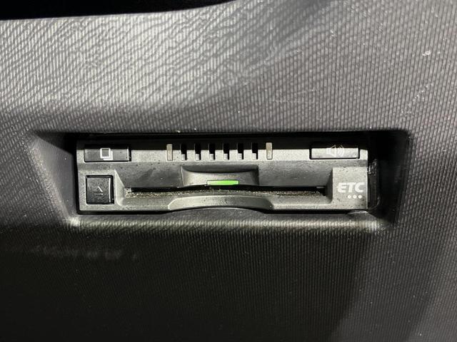 アクア Ｓスタイルブラック　純正ナビ　バックカメラ　衝突軽減装置　禁煙車　スマートキー　ＬＥＤヘッドライト　ＥＴＣ　オートマチックハイビーム　車線逸脱警報　オートライト　オートエアコン　モデリスタ製１４インチアルミホイール（6枚目）