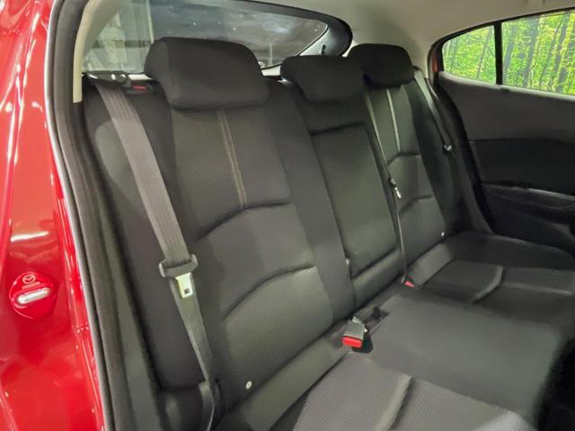 アクセラスポーツ １５Ｓ　プロアクティブ　マツダコネクトナビ　バックカメラ　衝突軽減装置　ヘッドアップディスプレイ　デジタルインナーミラー　ドラレコ　クルーズコントロール　ＥＴＣ　ステアリングスイッチ　車線逸脱警報　スマートキー　オートライト（9枚目）