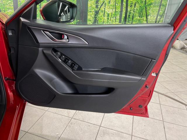 アクセラスポーツ １５Ｓ　プロアクティブ　マツダコネクトナビ　バックカメラ　衝突軽減装置　ヘッドアップディスプレイ　デジタルインナーミラー　ドラレコ　クルーズコントロール　ＥＴＣ　ステアリングスイッチ　車線逸脱警報　スマートキー　オートライト（43枚目）