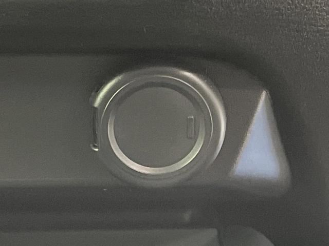 ノート Ｓ　ＳＤナビ　全周囲カメラ　衝突軽減装置　ドラレコ　ＥＴＣ　デジタルインナーミラー　オートエアコン　スマートキー　ステアリングスイッチ　電動パーキングブレーキ　オートホールド　オートライト　禁煙車（40枚目）