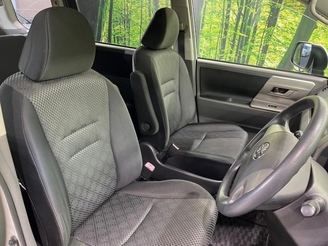 ノア Ｓ　ＳＤナビ　バックカメラ　両側電動スライドドア　禁煙車　ドラレコ　スマートキー　ＨＩＤヘッドライト　ＥＴＣ　純正１６インチアルミホイール　オートエアコン　フォグランプ　パワーウィンドウ　電動格納ミラー（7枚目）