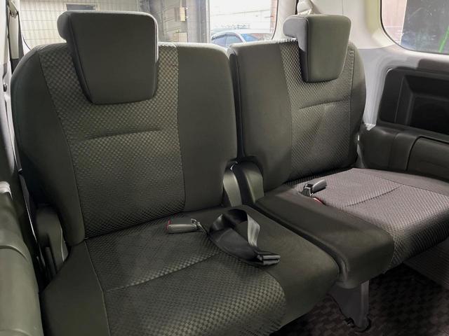 ノア Ｓ　ＳＤナビ　バックカメラ　両側電動スライドドア　禁煙車　ドラレコ　スマートキー　ＨＩＤヘッドライト　ＥＴＣ　純正１６インチアルミホイール　オートエアコン　フォグランプ　パワーウィンドウ　電動格納ミラー（9枚目）