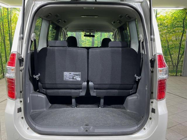 ノア Ｓ　ＳＤナビ　バックカメラ　両側電動スライドドア　禁煙車　ドラレコ　スマートキー　ＨＩＤヘッドライト　ＥＴＣ　純正１６インチアルミホイール　オートエアコン　フォグランプ　パワーウィンドウ　電動格納ミラー（10枚目）