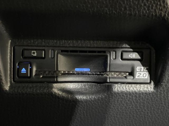 ヴォクシー Ｓ－Ｚ　純正１０型ナビ　バックカメラ　後席モニター　両側電動スライドドア　衝突軽減装置　レーダークルーズ　禁煙車　パワーバックドア　シートヒーター　ハーフレザーシート　ドラレコ　コーナーセンサー　スマートキー（28枚目）