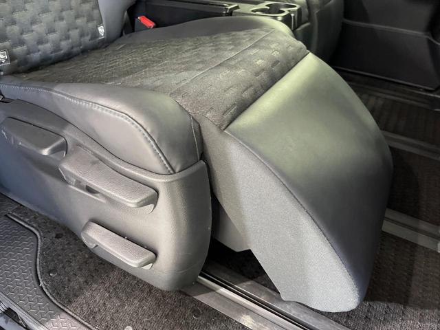 ヴォクシー Ｓ－Ｚ　純正１０型ナビ　バックカメラ　後席モニター　両側電動スライドドア　衝突軽減装置　レーダークルーズ　禁煙車　パワーバックドア　シートヒーター　ハーフレザーシート　ドラレコ　コーナーセンサー　スマートキー（56枚目）