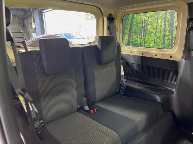 後部座席も気になるようなキズ・汚れやへたり等、大きなダメージはなく、良好な状態です。