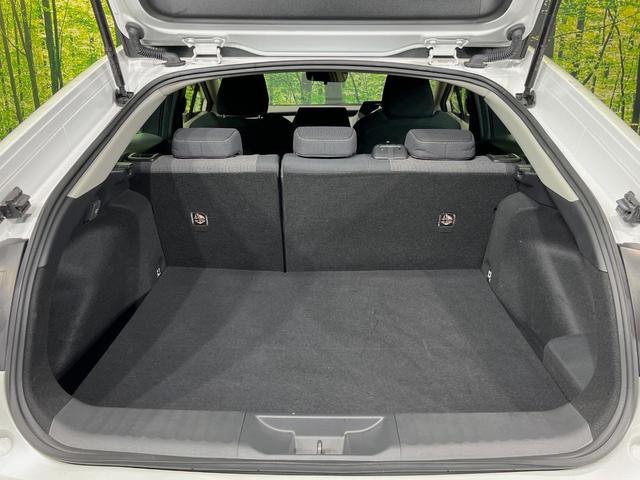 プリウス Ｇ　純正８型ディスプレイオーディオ　バックカメラ　１００Ｖ電源　衝突軽減装置　レーダークルーズ　禁煙車　シートヒーター　コーナーセンサー　スマートキー　ブラインドスポットモニター　ＬＥＤヘッドライト（10枚目）