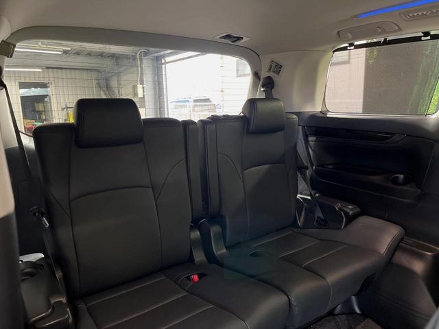 ３列目シートはもちろん状態良好☆大人でもゆったりと座って頂けますので、大人数でのお出かけもラクラクです♪ご家族で、気の知れた仲間で、ドライブに行くのが楽しみですね♪