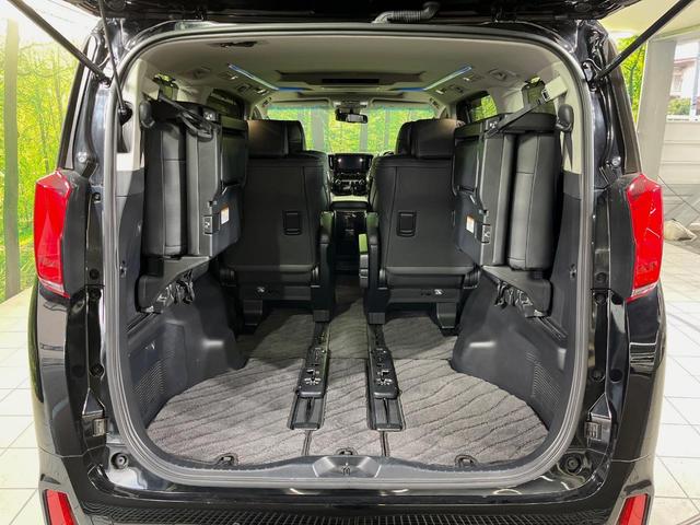 後席を格納すると、これだけの広さが！シーンに合わせたシートアレンジで、大きな荷物も積むことが出来ます♪