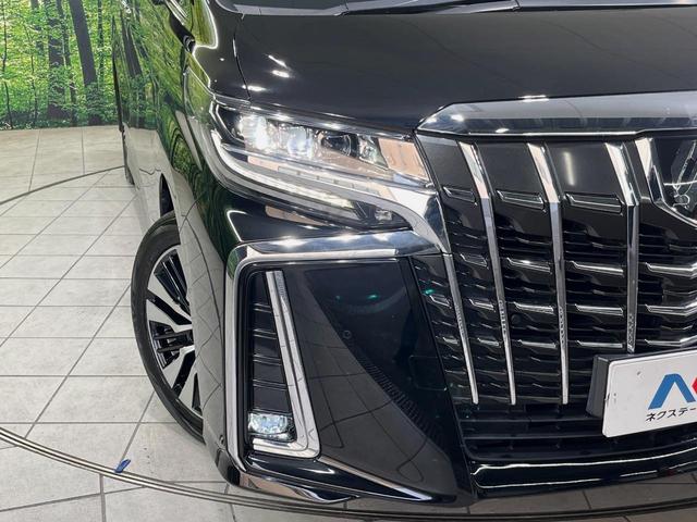 【ＬＥＤヘッドライト】悪天候や夜間走行時も良好な視界を確保し安心して運転できる高輝度ＬＥＤヘッドライトを装備！点灯速度が早く、消費電力も抑えられています。