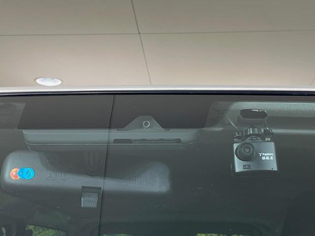 【トヨタセーフティセンス】走行中に前方の車両等を認識し、衝突しそうな時は警報とブレーキで衝突回避と被害軽減をアシスト。より安全にドライブをお楽しみいただけます。