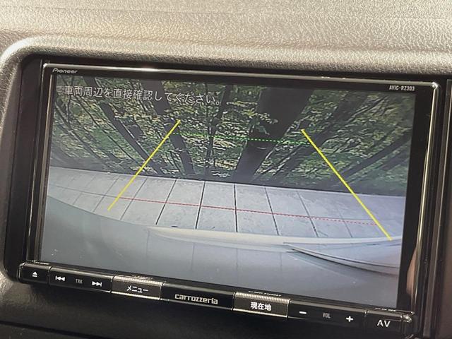 【バックカメラ】駐車時に後方がリアルタイム映像で確認できます。大型商業施設や立体駐車場での駐車時や、夜間のバック時に大活躍！運転スキルに関わらず、今や必須となった装備のひとつです！