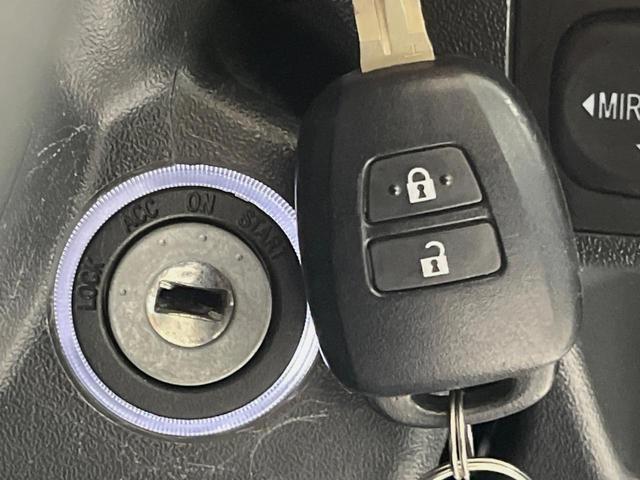 【キーレス】少し離れた場所からでもボタン一つでドアの開錠・施錠ができるのでとっても便利！ドアの鍵穴周りに傷をつけることもありません♪