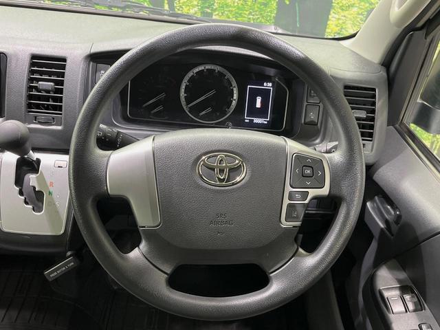 ステアリングも使用感が少なく、きれいな状態となっております♪