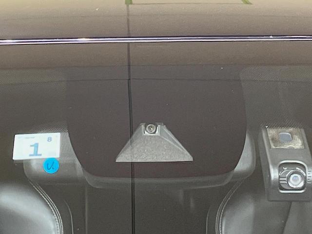 カローラツーリング ハイブリッド　ダブルバイビー　純正９型ディスプレイ　バックカメラ　衝突軽減装置　レーダークルーズ　禁煙車　ハーフレザーシート　ドラレコ　コーナーセンサー　スマートキー　ＬＥＤヘッド　オートハイビーム　車線逸脱警報（5枚目）