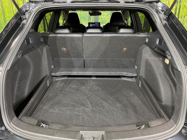 カローラツーリング ハイブリッド　ダブルバイビー　純正９型ディスプレイ　バックカメラ　衝突軽減装置　レーダークルーズ　禁煙車　ハーフレザーシート　ドラレコ　コーナーセンサー　スマートキー　ＬＥＤヘッド　オートハイビーム　車線逸脱警報（10枚目）