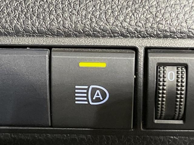 カローラツーリング ハイブリッド　ダブルバイビー　純正９型ディスプレイ　バックカメラ　衝突軽減装置　レーダークルーズ　禁煙車　ハーフレザーシート　ドラレコ　コーナーセンサー　スマートキー　ＬＥＤヘッド　オートハイビーム　車線逸脱警報（30枚目）