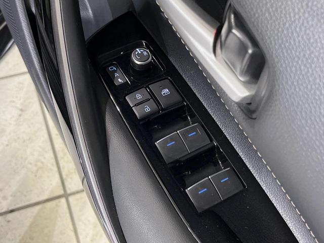 カローラツーリング ハイブリッド　ダブルバイビー　純正９型ディスプレイ　バックカメラ　衝突軽減装置　レーダークルーズ　禁煙車　ハーフレザーシート　ドラレコ　コーナーセンサー　スマートキー　ＬＥＤヘッド　オートハイビーム　車線逸脱警報（33枚目）