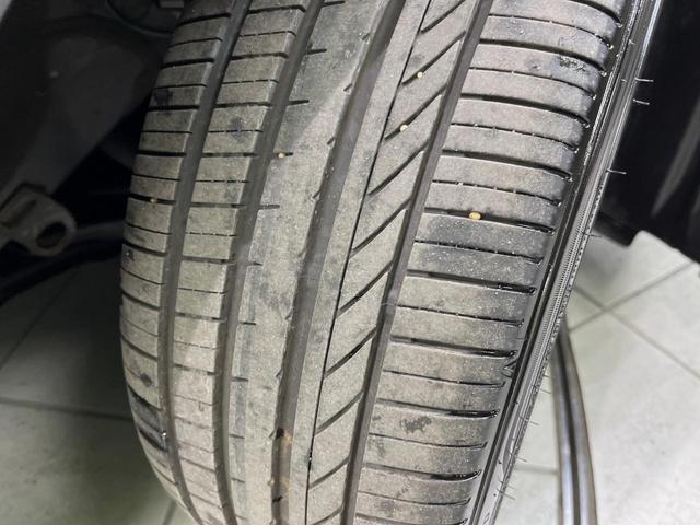 カローラツーリング ハイブリッド　ダブルバイビー　純正９型ディスプレイ　バックカメラ　衝突軽減装置　レーダークルーズ　禁煙車　ハーフレザーシート　ドラレコ　コーナーセンサー　スマートキー　ＬＥＤヘッド　オートハイビーム　車線逸脱警報（50枚目）