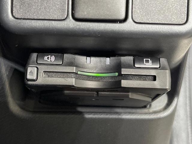 アクア Ｇ　８型ＢＩＧ－Ｘナビ　バックカメラ　禁煙車　スマートキー　ＥＴＣ　オートライト　オートエアコン　革巻きハンドル　電動格納ミラー　パワーウィンドウ　盗難防止装置　プライバシーガラス　横滑り防止装置（5枚目）