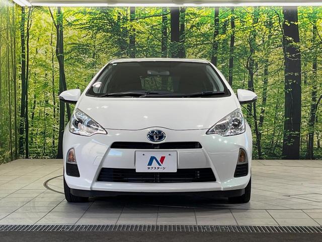 アクア Ｇ　８型ＢＩＧ－Ｘナビ　バックカメラ　禁煙車　スマートキー　ＥＴＣ　オートライト　オートエアコン　革巻きハンドル　電動格納ミラー　パワーウィンドウ　盗難防止装置　プライバシーガラス　横滑り防止装置（14枚目）