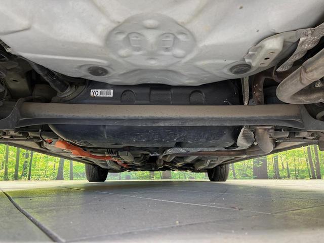 アクア Ｇ　８型ＢＩＧ－Ｘナビ　バックカメラ　禁煙車　スマートキー　ＥＴＣ　オートライト　オートエアコン　革巻きハンドル　電動格納ミラー　パワーウィンドウ　盗難防止装置　プライバシーガラス　横滑り防止装置（19枚目）