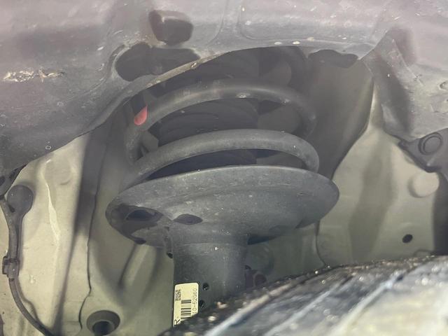 アクア Ｇ　８型ＢＩＧ－Ｘナビ　バックカメラ　禁煙車　スマートキー　ＥＴＣ　オートライト　オートエアコン　革巻きハンドル　電動格納ミラー　パワーウィンドウ　盗難防止装置　プライバシーガラス　横滑り防止装置（20枚目）