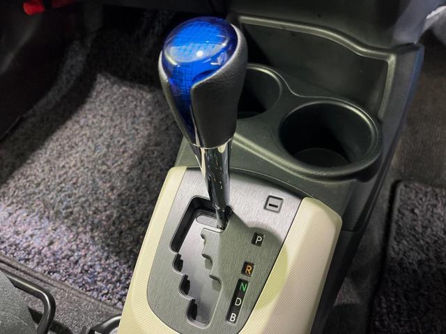 アクア Ｇ　８型ＢＩＧ－Ｘナビ　バックカメラ　禁煙車　スマートキー　ＥＴＣ　オートライト　オートエアコン　革巻きハンドル　電動格納ミラー　パワーウィンドウ　盗難防止装置　プライバシーガラス　横滑り防止装置（21枚目）