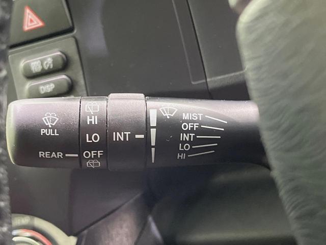 アクア Ｇ　８型ＢＩＧ－Ｘナビ　バックカメラ　禁煙車　スマートキー　ＥＴＣ　オートライト　オートエアコン　革巻きハンドル　電動格納ミラー　パワーウィンドウ　盗難防止装置　プライバシーガラス　横滑り防止装置（29枚目）