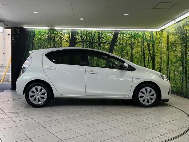 アクア Ｇ　８型ＢＩＧ－Ｘナビ　バックカメラ　禁煙車　スマートキー　ＥＴＣ　オートライト　オートエアコン　革巻きハンドル　電動格納ミラー　パワーウィンドウ　盗難防止装置　プライバシーガラス　横滑り防止装置（44枚目）