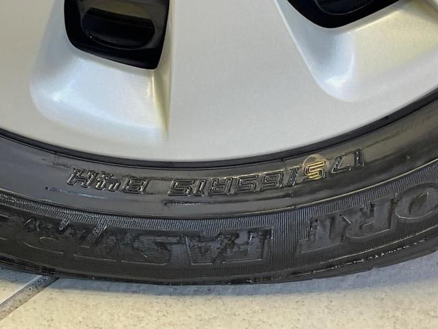 アクア Ｇ　８型ＢＩＧ－Ｘナビ　バックカメラ　禁煙車　スマートキー　ＥＴＣ　オートライト　オートエアコン　革巻きハンドル　電動格納ミラー　パワーウィンドウ　盗難防止装置　プライバシーガラス　横滑り防止装置（49枚目）