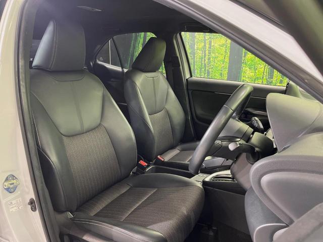 ヤリスクロス ハイブリッドＺ　純正８型ナビ　全周囲カメラ　衝突軽減装置　レーダークルーズ　禁煙車　２トーンカラ　シートヒーター　ハーフレザーシート　パワーシート　コーナーセンサー　スマートキー　ＥＴＣ　ブラインドスポットモニター（8枚目）