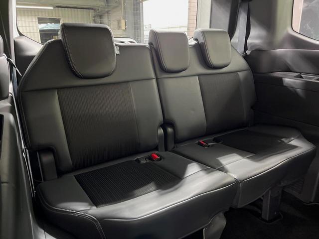 ステップワゴン ｅ：ＨＥＶスパーダ　純正１１型ナビ　バックカメラ　後席モニター　両側電動スライドドア　衝突軽減装置　禁煙車　パワーバックドア　シートヒーター　ハーフレザーシート　前後ドラレコ　コーナーセンサー　スマートキー　ＥＴＣ（9枚目）