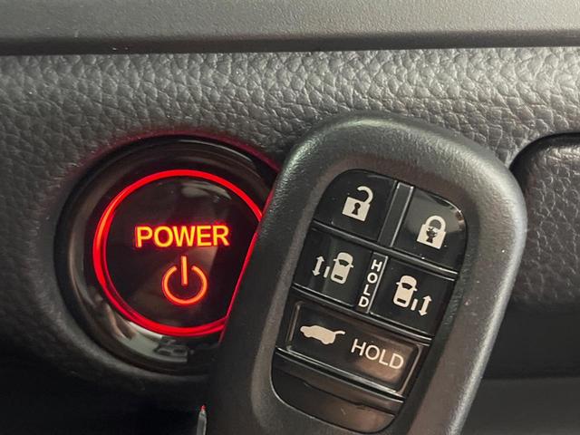 ステップワゴン ｅ：ＨＥＶスパーダ　純正１１型ナビ　バックカメラ　後席モニター　両側電動スライドドア　衝突軽減装置　禁煙車　パワーバックドア　シートヒーター　ハーフレザーシート　前後ドラレコ　コーナーセンサー　スマートキー　ＥＴＣ（30枚目）