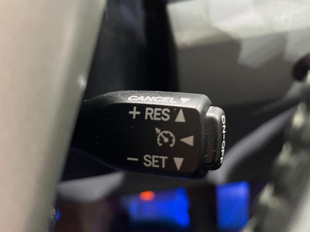 プリウス Ｇツーリングセレクション　ＳＤナビ　バックカメラ　スマートキー　ＬＥＤヘッドライト　ＥＴＣ　クルーズコントロール　純正１７インチアルミホイール　オートライト　オートエアコン　革巻きハンドル　フォグランプ　横滑り防止装置（5枚目）